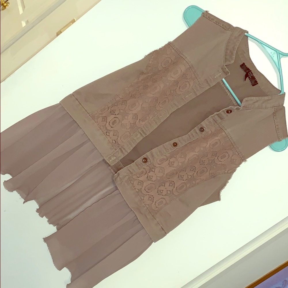 Buckle vest